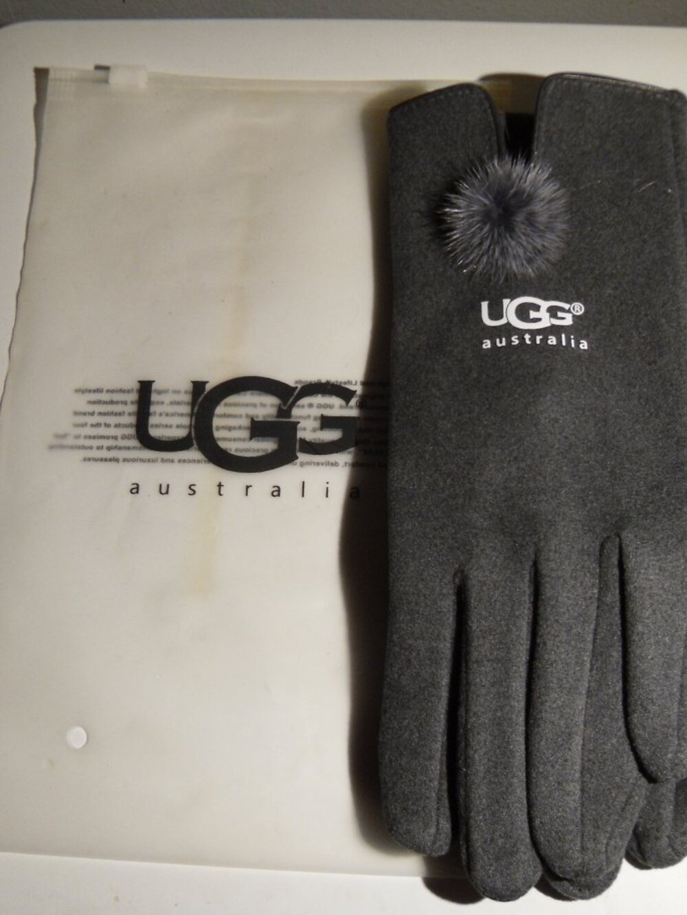 UGG women's gloves gray new